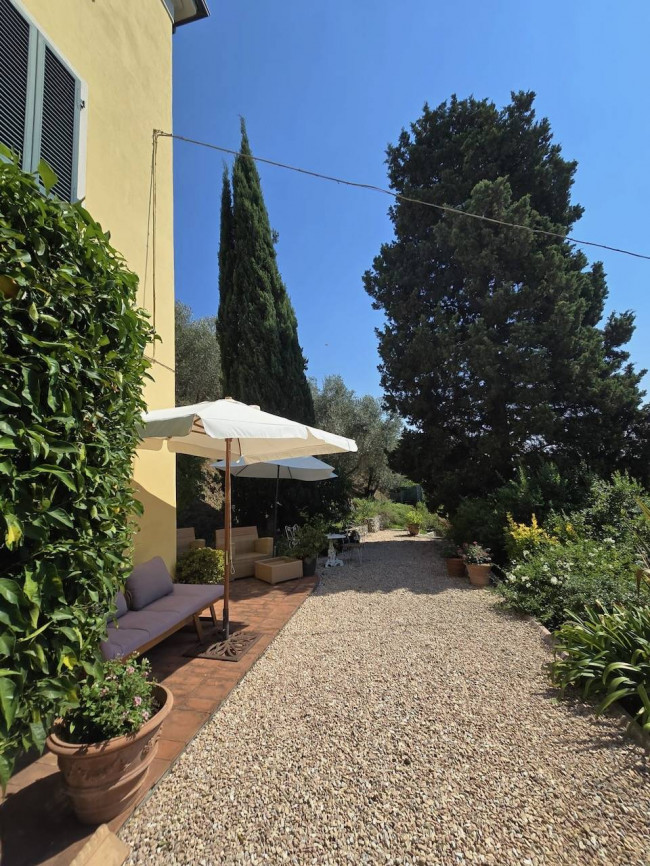 Farmhouse for sale in Massarosa