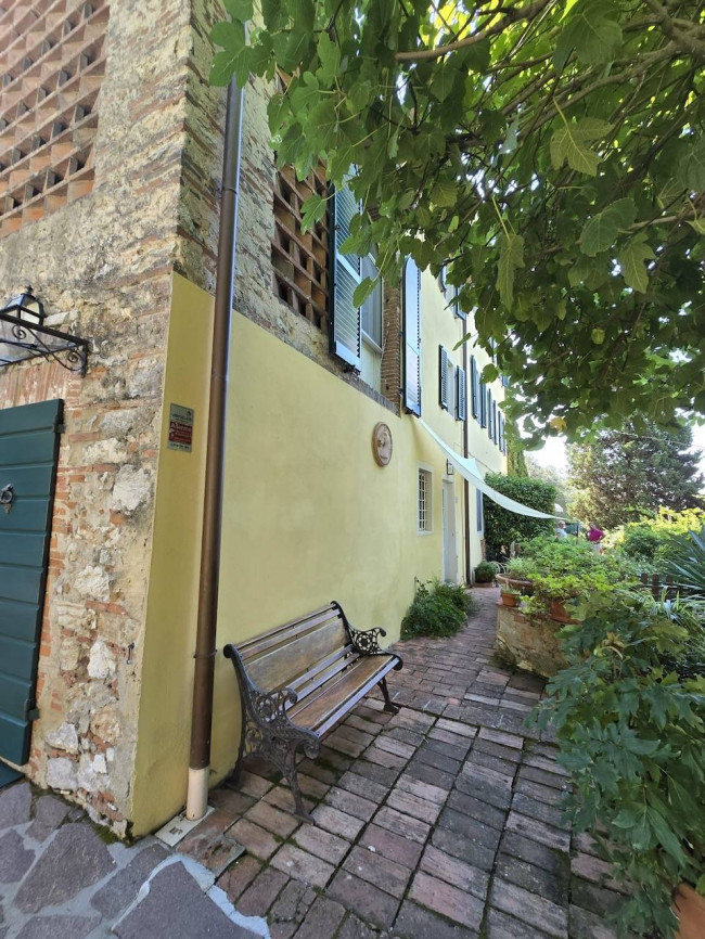Farmhouse for sale in Massarosa