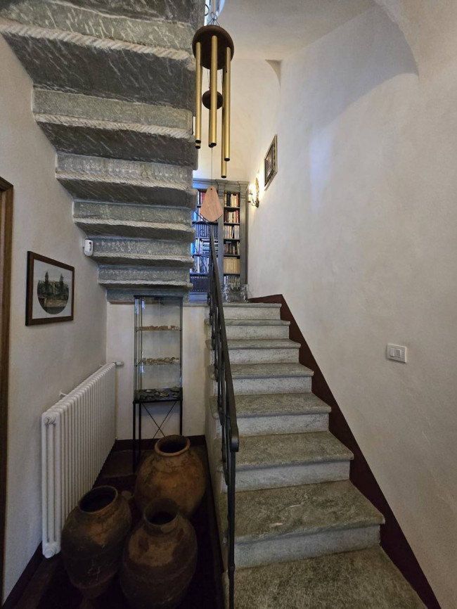 Farmhouse for sale in Massarosa