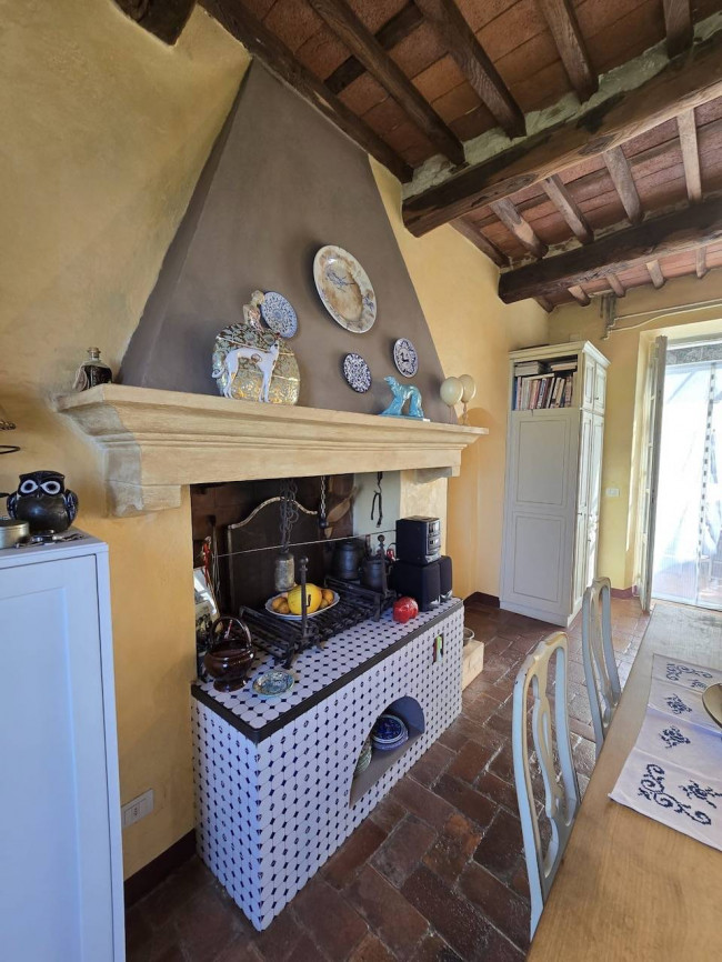 Farmhouse for sale in Massarosa