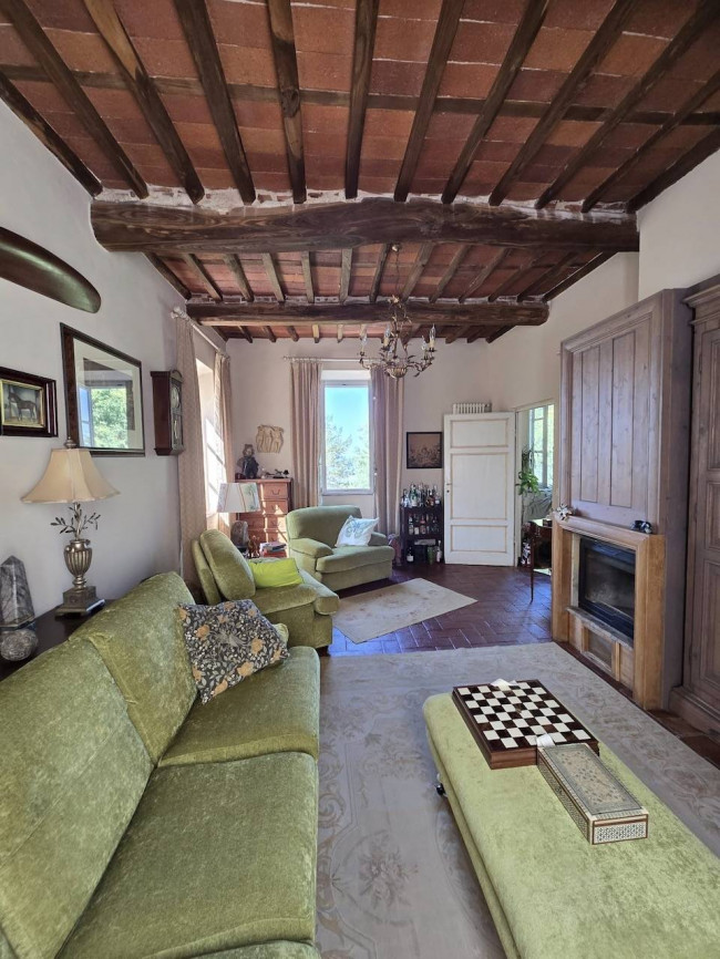 Farmhouse for sale in Massarosa