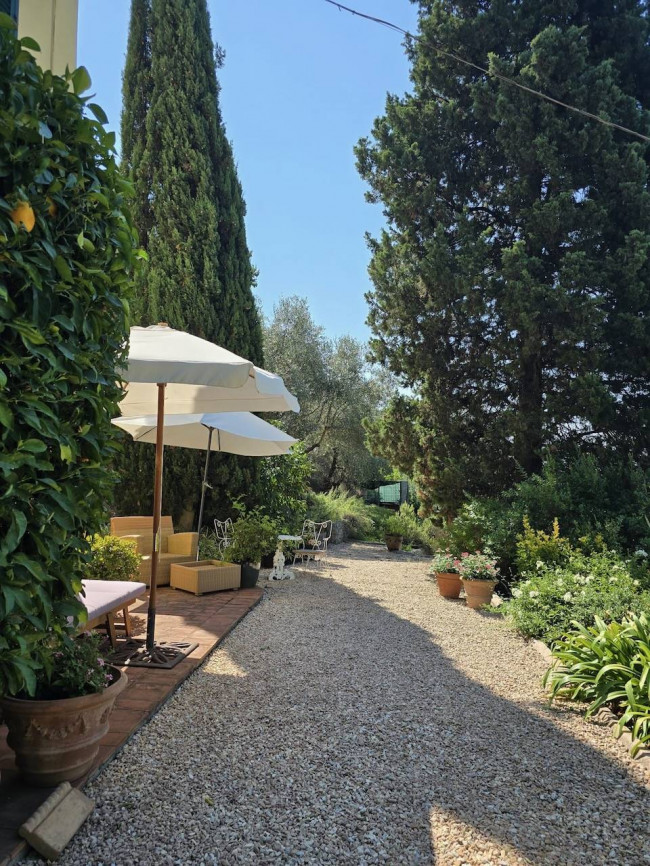 Farmhouse for sale in Massarosa