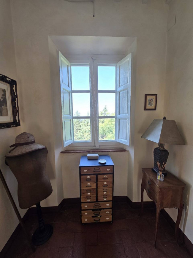 Farmhouse for sale in Massarosa