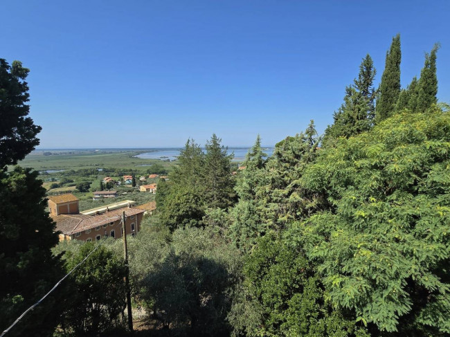 Farmhouse for sale in Massarosa