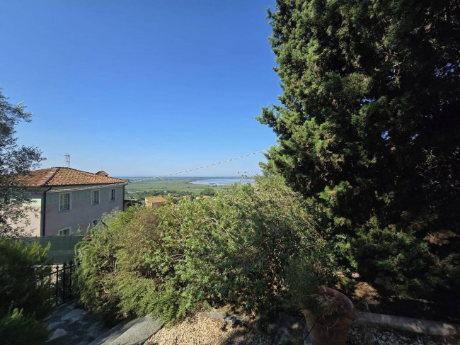 Farmhouse for sale in Massarosa