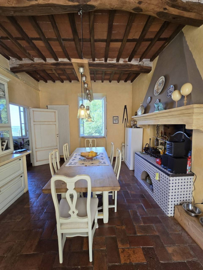 Farmhouse for sale in Massarosa