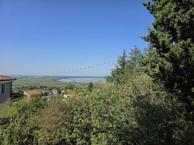 Farmhouse for sale in Massarosa