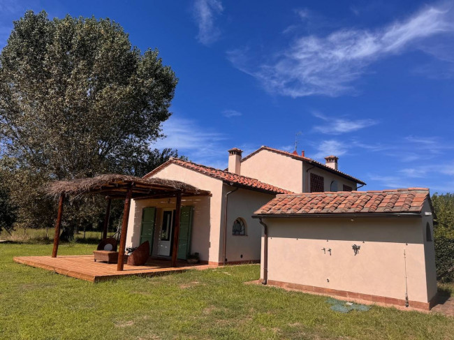 Casale in vendita a Viareggio
