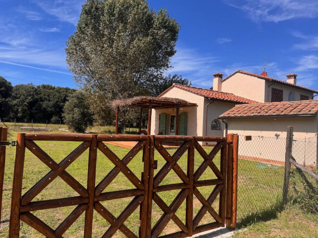 Casale in vendita a Viareggio