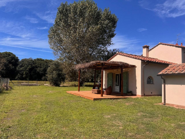 Casale in vendita a Viareggio