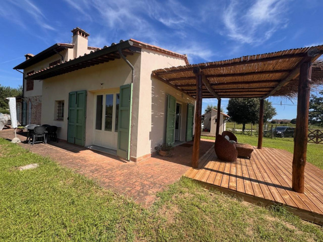 Casale in vendita a Viareggio