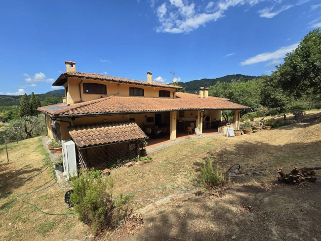 Villa for sale in Lucca