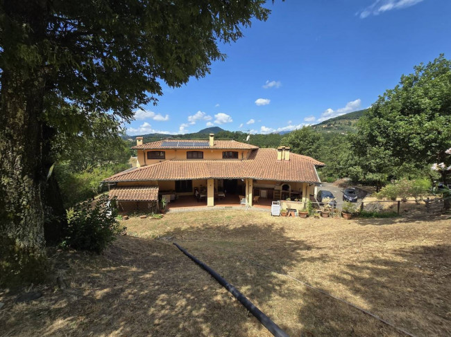 Villa for sale in Lucca