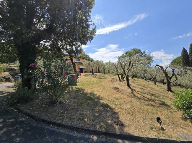 Villa for sale in Lucca