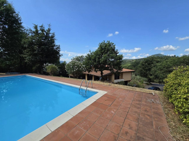 Villa for sale in Lucca