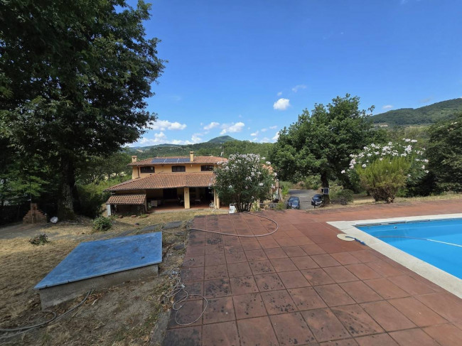 Villa for sale in Lucca