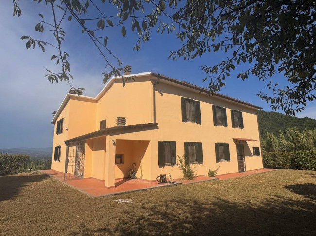 Casale in vendita a Lucca