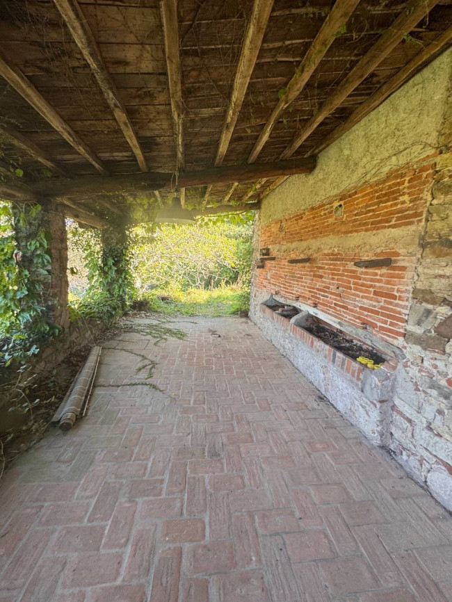 Farmhouse for sale in Lucca