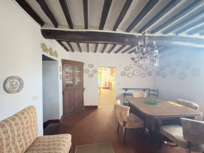 Farmhouse for sale in Lucca
