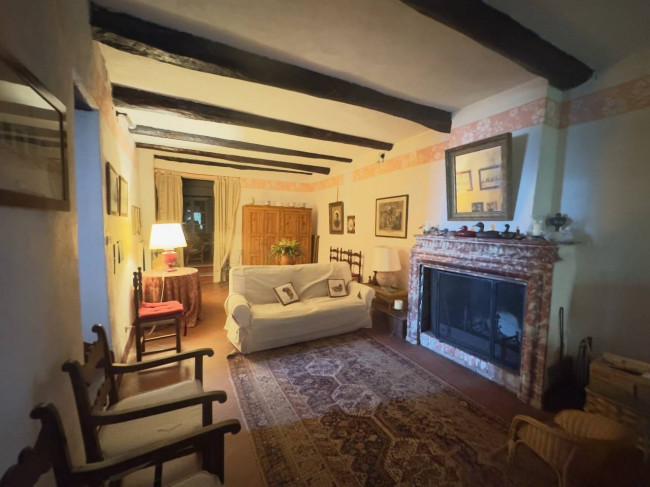 Farmhouse for sale in Lucca