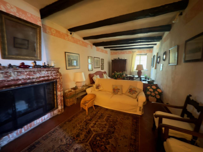 Farmhouse for sale in Lucca