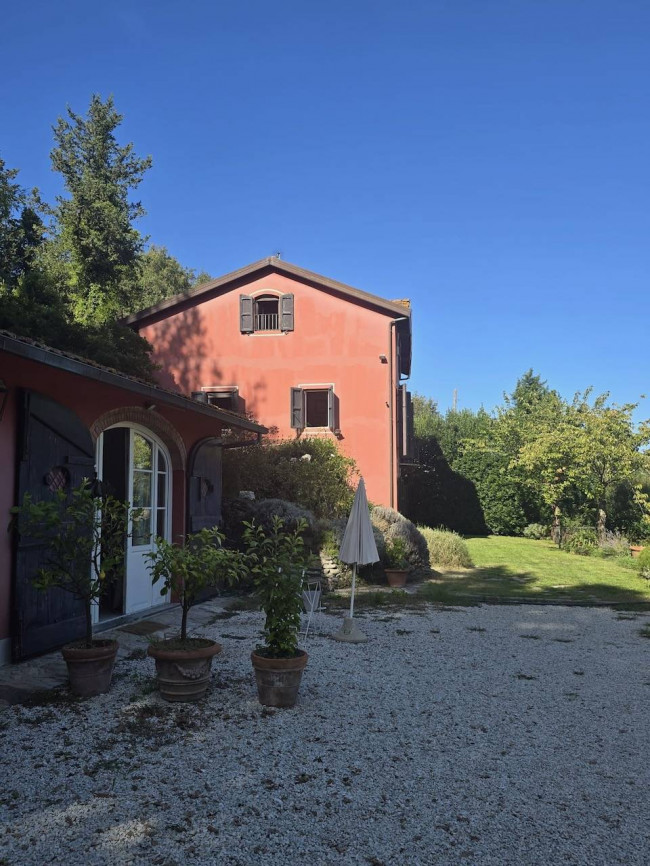 Villa for sale in Lucca