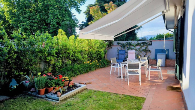 semi-detached house for sale in Lucca