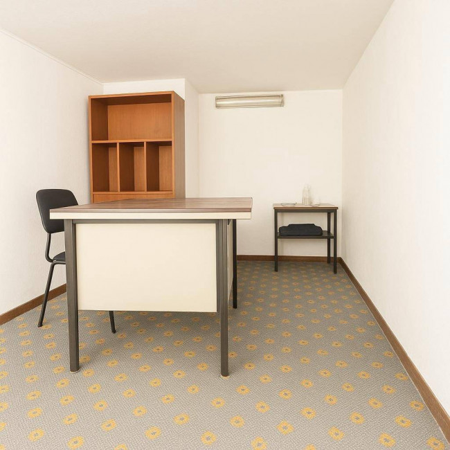 FONDO COMMERCIALE in vendita a Lucca