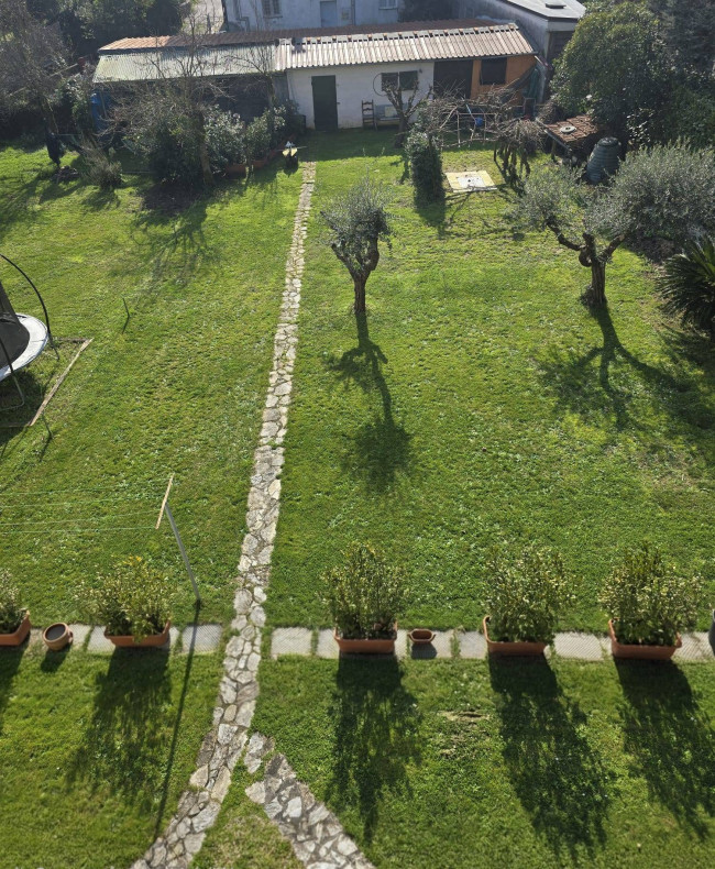 Villa  bifamiliare in vendita a Lucca