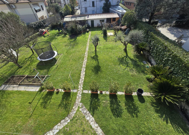 Villa  bifamiliare in vendita a Lucca