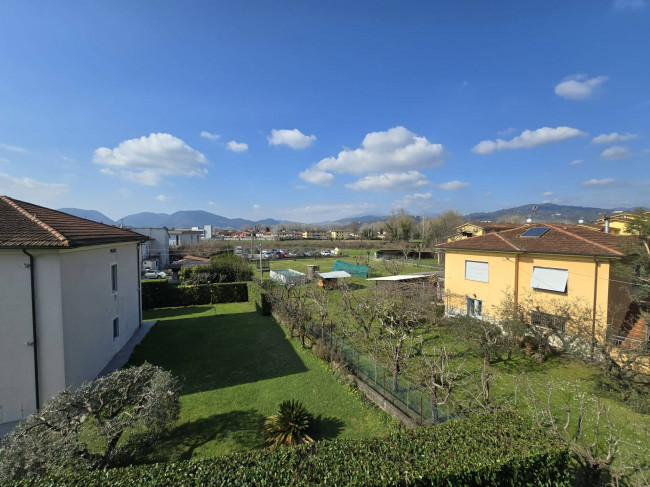 Villa  bifamiliare in vendita a Lucca