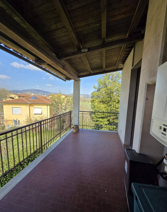 Villa  bifamiliare in vendita a Lucca