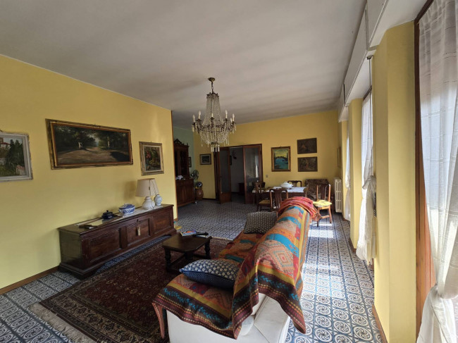 Villa  bifamiliare in vendita a Lucca