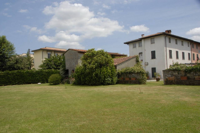 Farmhouse for sale in Lucca