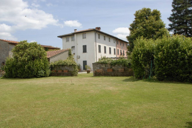 Farmhouse for sale in Lucca