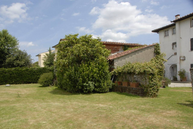 Farmhouse for sale in Lucca