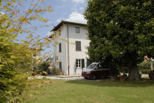 Farmhouse for sale in Lucca
