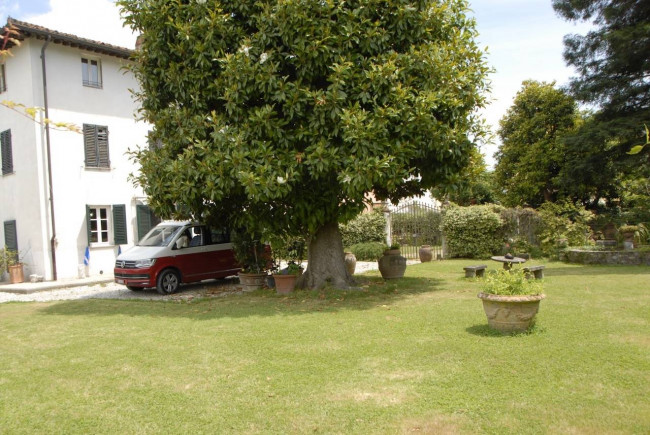 Farmhouse for sale in Lucca