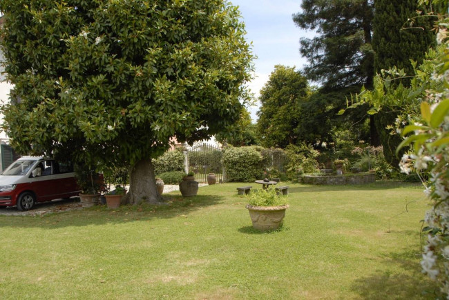 Farmhouse for sale in Lucca
