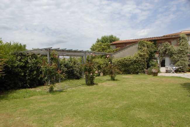 Farmhouse for sale in Lucca