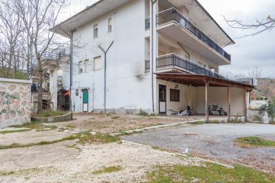 Attività commerciale in Vendita a Caramanico Terme