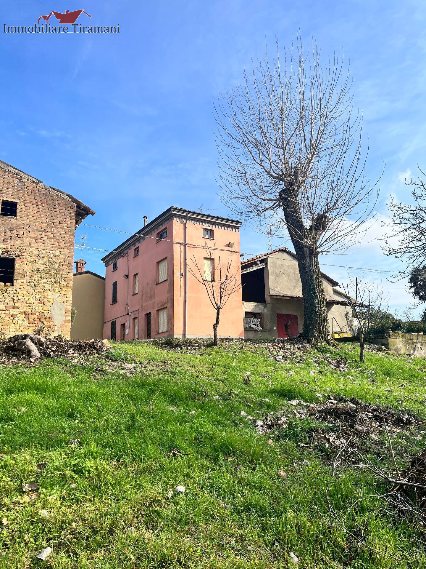 Bi/Tri/Quadrifamiliare in Vendita a Piacenza