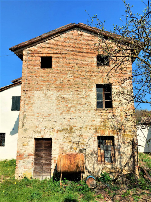 Rustico in Vendita a Lugagnano Val d'Arda