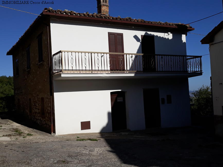 Villa Unifamiliare - Indipendente CIVITELLA DEL TRONTO vendita  Villa Lempa  Immobiliare Cecco d