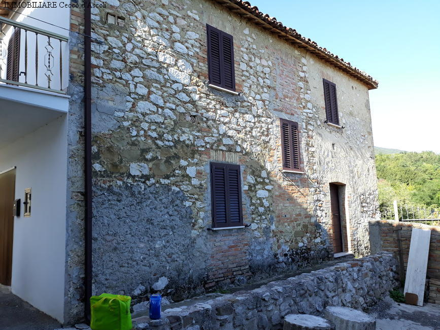 Villa Unifamiliare - Indipendente CIVITELLA DEL TRONTO vendita  Villa Lempa  Immobiliare Cecco d