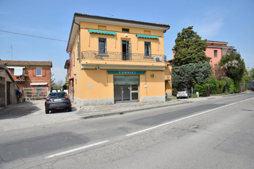 Locale commerciale in affitto a Bologna