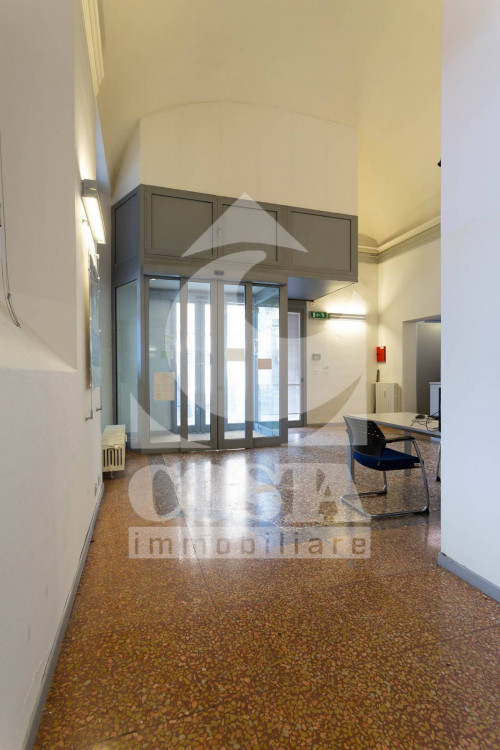 Locale commerciale in affitto a Bologna