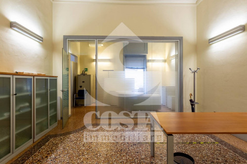 Locale commerciale in affitto a Bologna