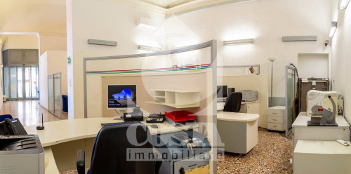 Locale commerciale in affitto a Bologna