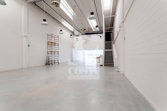 CAPANNONE/LOCALE COMMERCIALE in vendita a Argelato